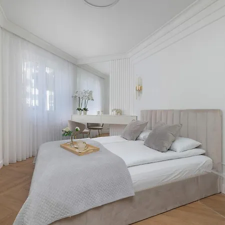 Apartamento Klimatyzowany Z Ogródkiem 2 Sypialniami I Miejscem Do Pracy By Renters Prestige